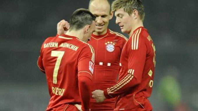 Ribéry, Kroos et Robben jouent un coup franc à “pierre-feuille-ciseaux” avec le Bayern Munich