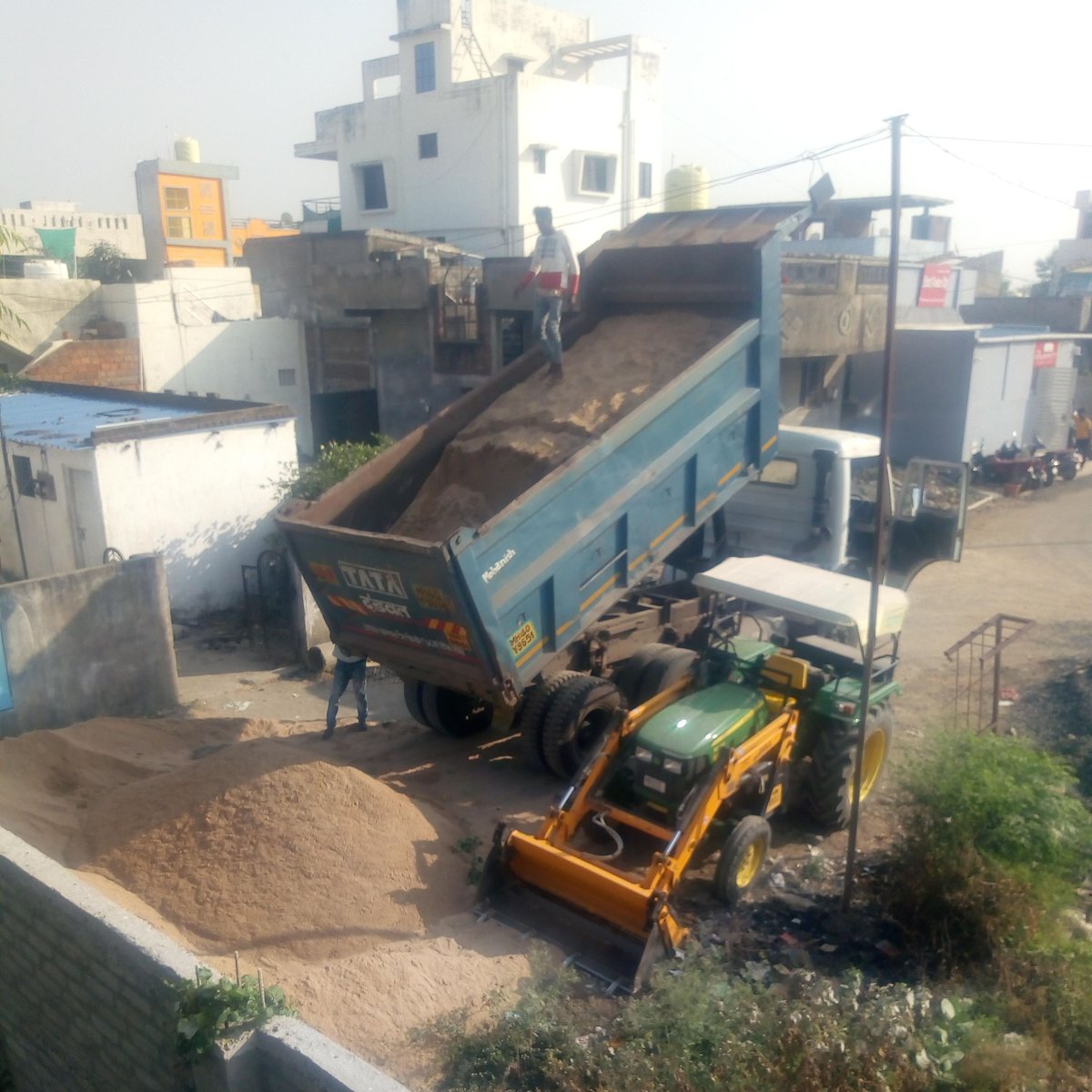 theVihangSao's tweet photo. It's been a lot of months. Now I'm #done Can't tolerate more.
Let me know if there is any rule/law which says that one can run such commercial activity in residential areas. #Nagpur #SmartCity #rules #Help 
@ngpnmc @NagpurPolice @trafficngp @nagpur_nsscdcl https://t.co/pUfDF79gAy