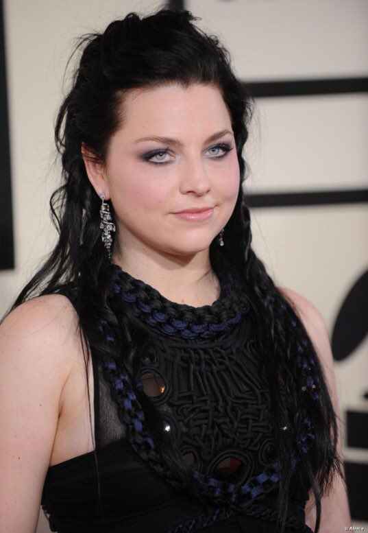 LaidSeghir's tweet photo. #Misique
Joyeux anniversaire à Amy Lee, que vous connaissez sans doute pour sa participation au groupe Evanescence (qu'on ne remercie pas d'avoir inspiré tous les émos du début des années 2000 avec leurs AMV pré YouTube 😬 ) https://t.co/b5YsbsblOj