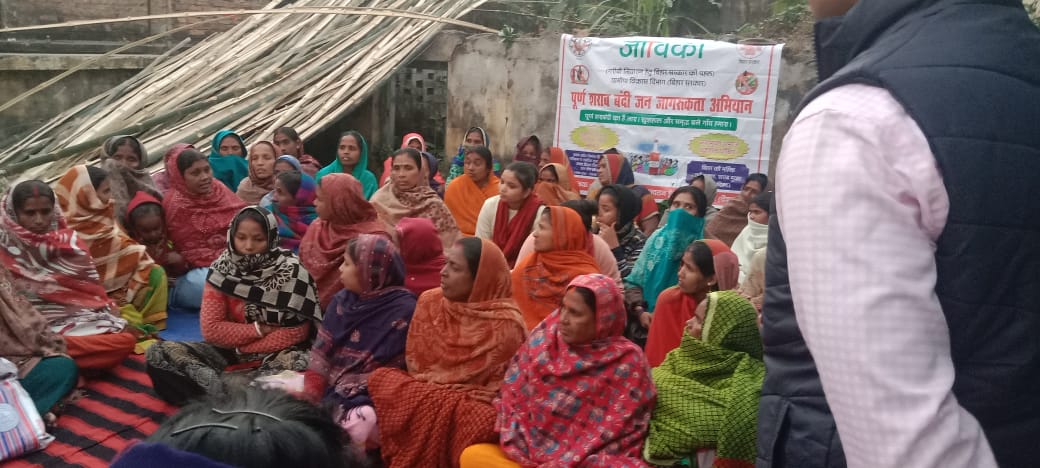 ddc_vaishali's tweet photo. 11 Dec:-मद्य निषेध अभियान अंतर्गत वैशाली जिला के प्रत्येक प्रखंडों/विभागों द्वारा जागरूकता हेतु विभिन्न कार्यक्रम का आयोजन किया जा रहा है। नशापीड़ितों को नशामुक्ति केंद्र में भर्ती हेतु प्रोत्साहित करें।टोलफ़्री न० 18003456268 व 15545 पर सूचना दे सकते है।
@dm_vaishali, @vjtriumph https://t.co/1WnJcXvcwj