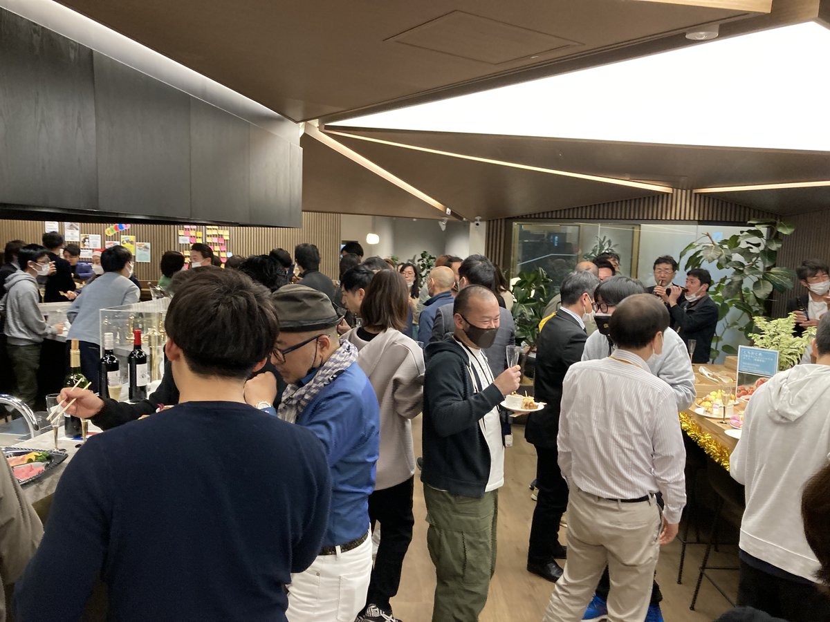 CICTokyo's tweet image. 2021年ももう終わり、、
#CICTokyo では先日今年最後の交流会を開催しました。

ご入居されている #浜松市 さんにお土産や
特産品をスポンサーいただきながら、
楽しい年末のひと時を過ごしました。

#コミュニティ
#2021年もありがとう