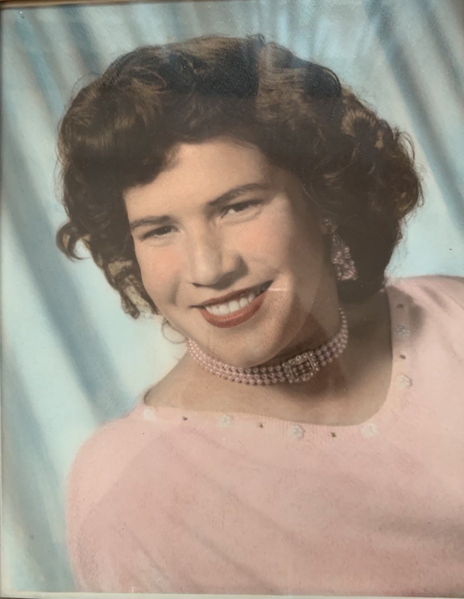 Isabel_in_Cali's tweet photo. It’s been 7 months exactly since you suddenly passed. Not one day goes by I don’t think of you😭 if you were only here now I need you🥺 #Missyoumom https://t.co/QICJMEyL6E