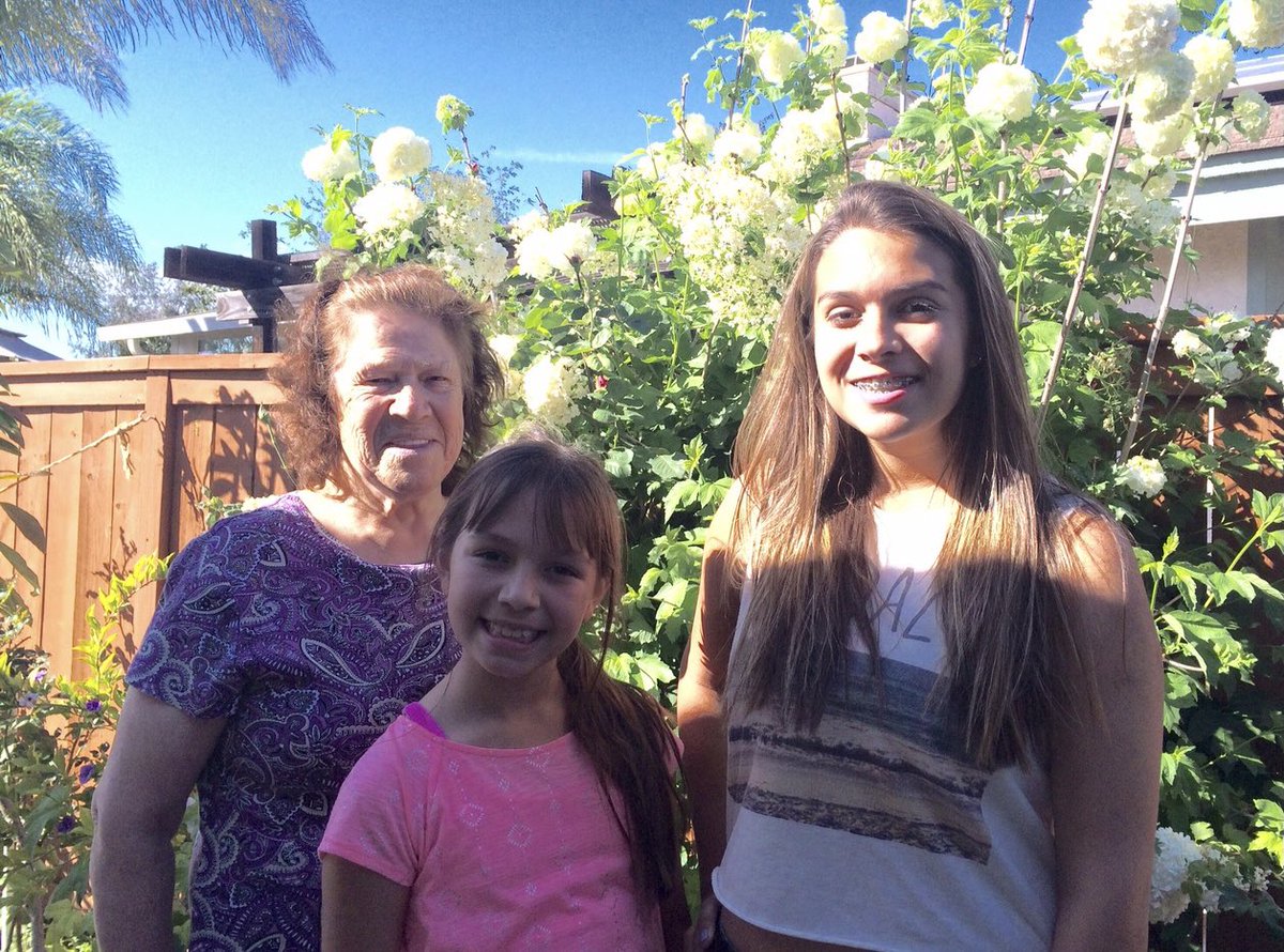 Isabel_in_Cali's tweet photo. It’s been 7 months exactly since you suddenly passed. Not one day goes by I don’t think of you😭 if you were only here now I need you🥺 #Missyoumom https://t.co/QICJMEyL6E