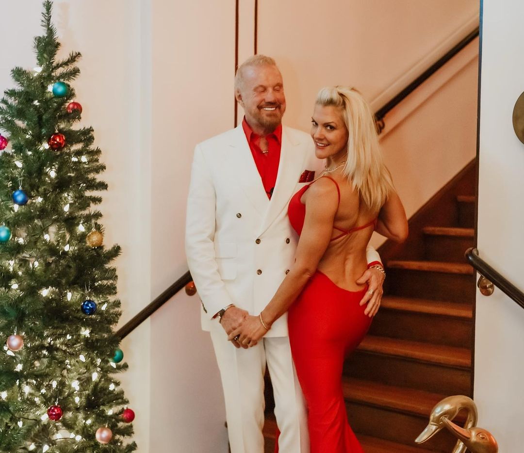 WWE Hall of Famer Diamond Dallas Page marries Payge McMahon dlvr.it/SFFxTn