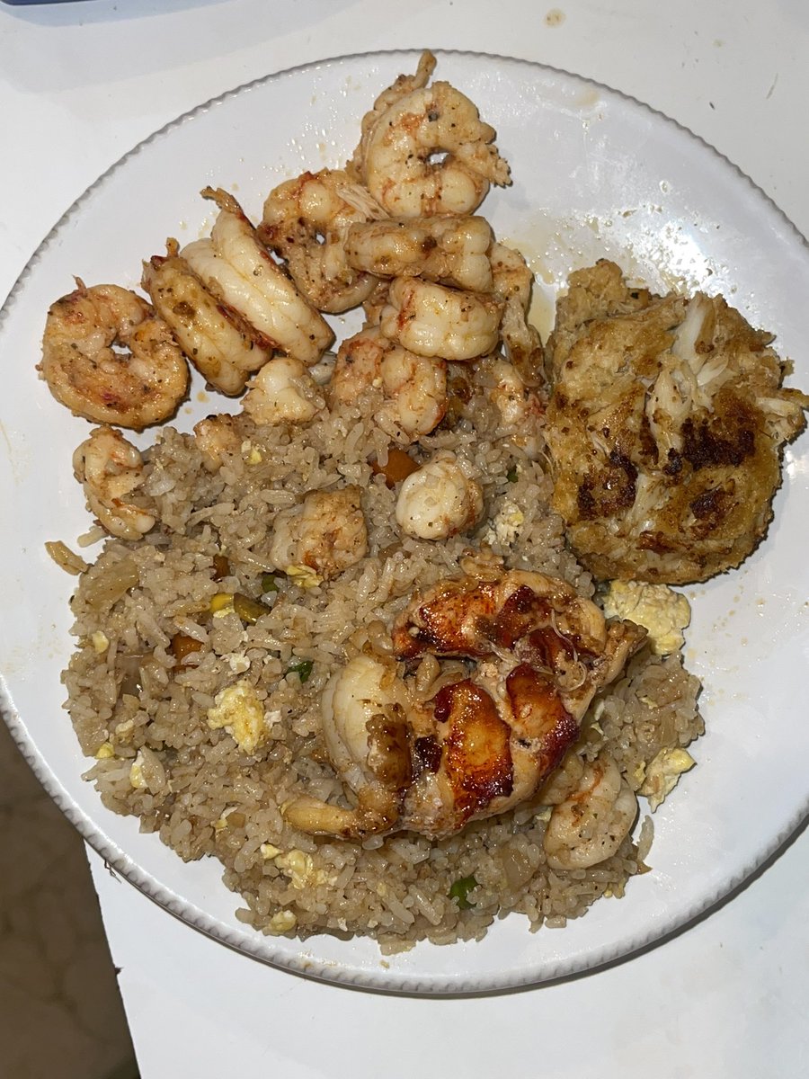 CohetsFan's tweet photo. Lobster Tail with Jumbo Shrimp fried rice and a Jumbo Lump Crab Cake😤😮💨🤭 #CookingWithRic #ChefRic https://t.co/4VNBGhoYgg