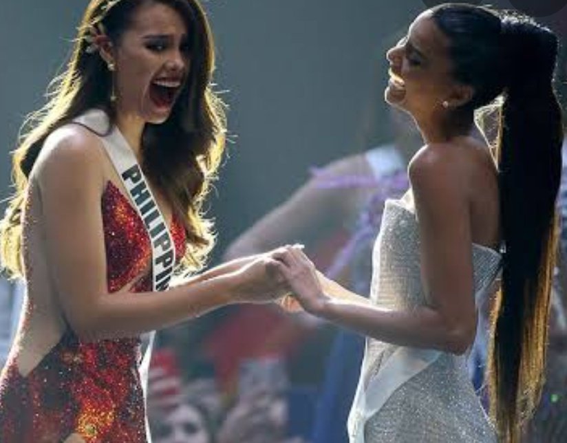SereneHighnessV's tweet photo. The top 5 has been announced
#70thMissUniverse 
#MU2015Repeat  @PiaWurtzbach x
#MU2018Repeat @catrionaelisa
We have Philippines, Colombia, South Africa in Top2   🇵🇭 plus Bea is wearing golden gown. The PH Flag 😍 the 3 year cycle 2012,2015,2018,2021  🙏

with Paraguay and India https://t.co/Kr0hOSR9rE