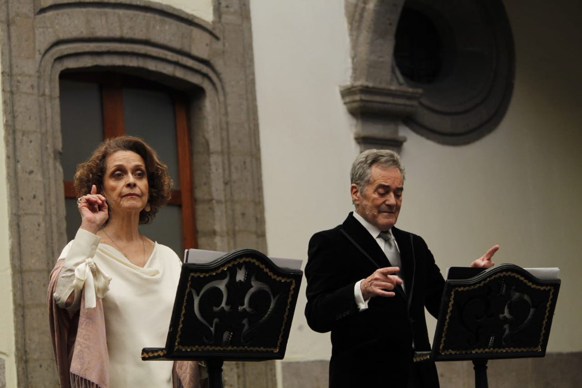 CulturaCiudadMx's tweet photo. Aspectos del 1er. Encuentro Creadores de Cultura “Abigael Bohórquez”, Homenaje al poeta #DionicioMorales. Con el poeta #JoséHomero y la participación de la actriz #SilviaMariscal y el actor #RobertoDamico
#CreadoresDeCultura https://t.co/hT6lUUTg0i