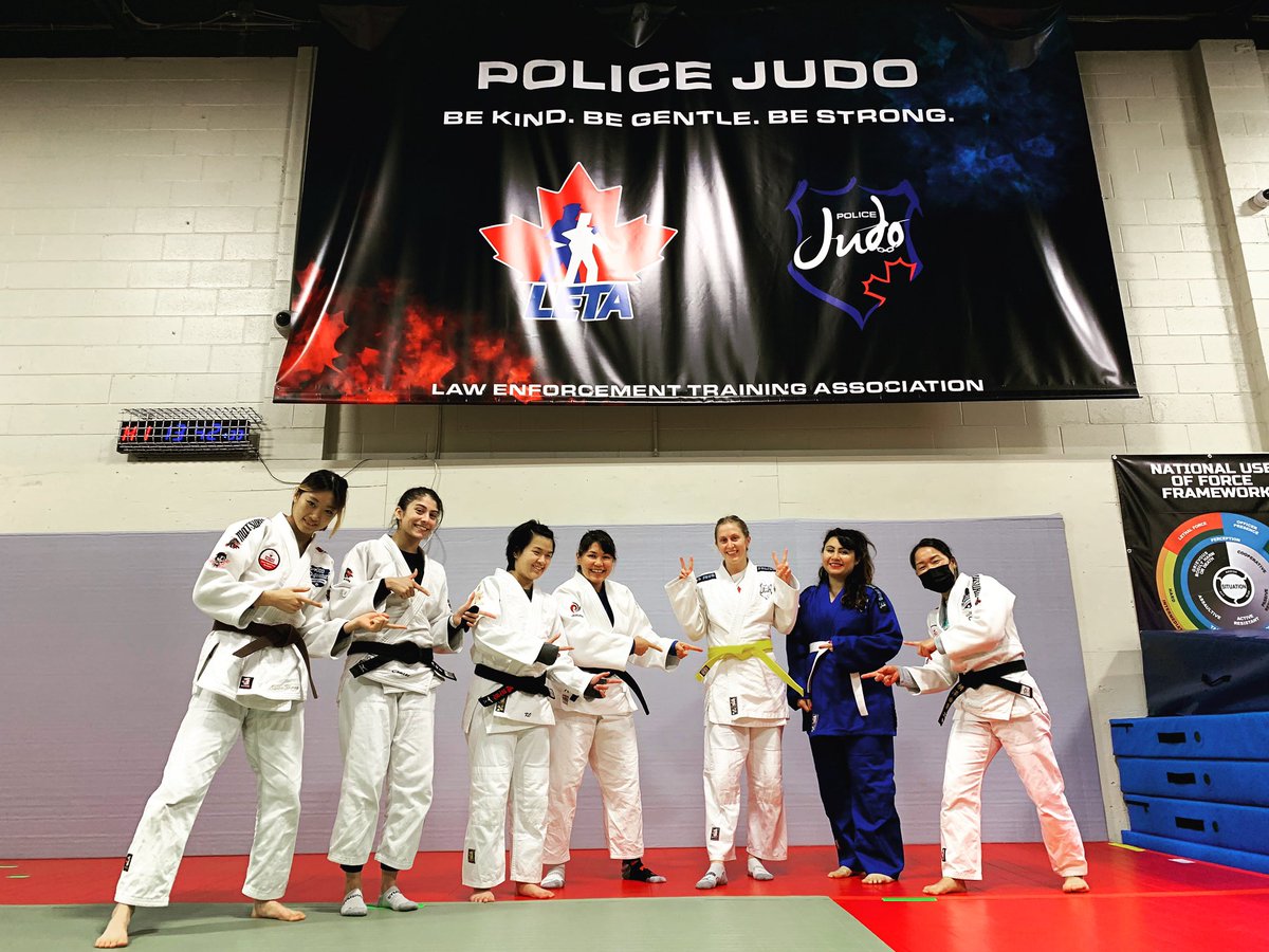 police_judo's tweet photo. Way to go! You did it. Meghan, OSP volunteer coach received her first judo belt from Women Police Judo joining with the team from #abbotsfordjudo #peakjudo #policejudojuniors @fribarezayee 👏💪 🥋 #womenjudo #judo4everyone #tryjudo #女子柔道 #neverstopchallenging #girlpower https://t.co/UiHSoSp8Xl