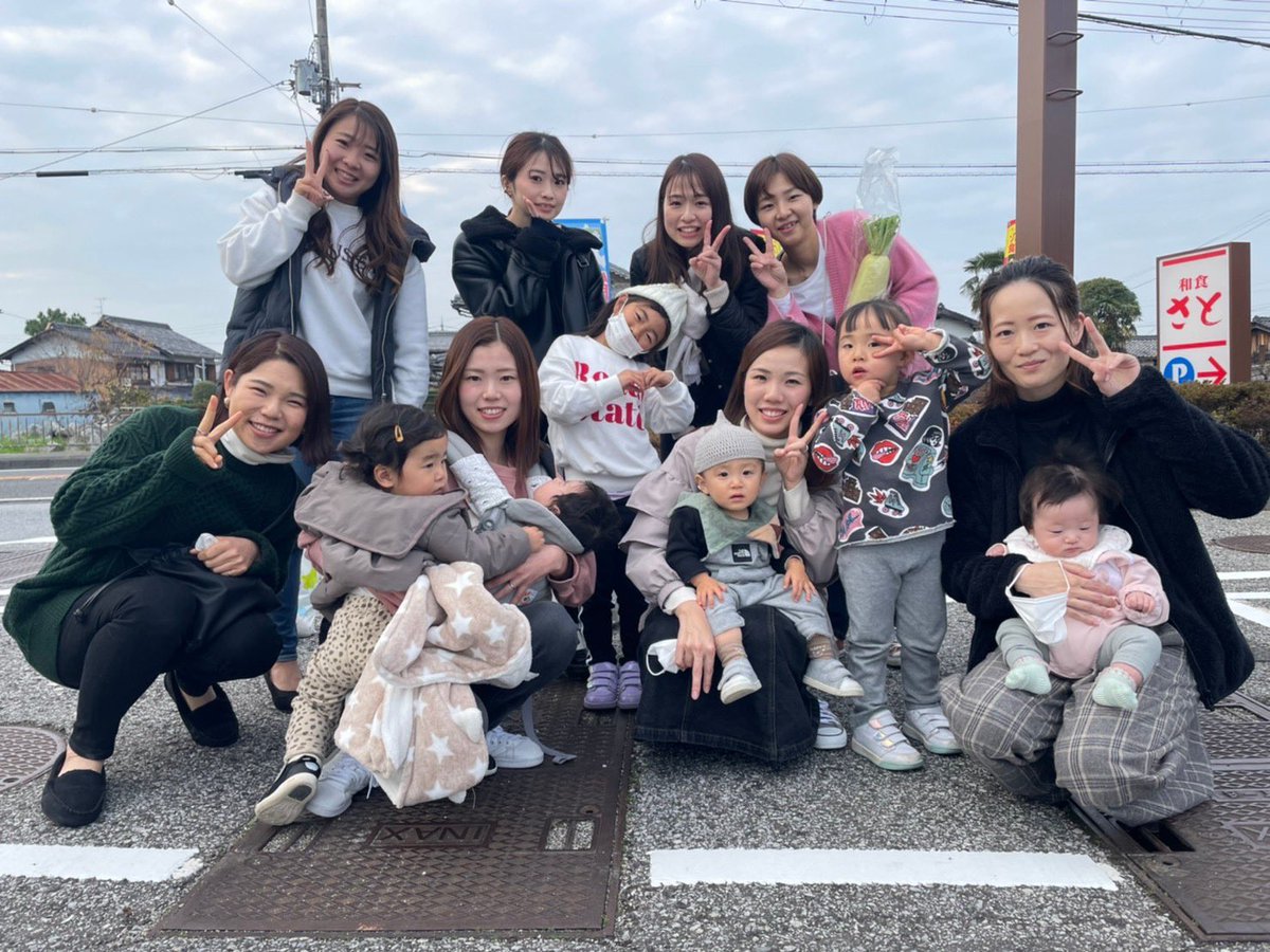 Y18_S26's tweet photo. 全然時間足りんかったけど
2年ぶりに全員集合できて
よかった～🤎🤍

卒業旅行がもう8年も前、、、😵‍💫 https://t.co/mV4jW0b4Ls