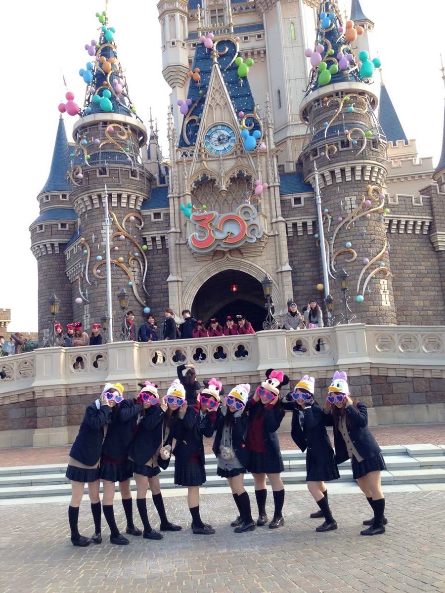 Y18_S26's tweet photo. 全然時間足りんかったけど
2年ぶりに全員集合できて
よかった～🤎🤍

卒業旅行がもう8年も前、、、😵‍💫 https://t.co/mV4jW0b4Ls