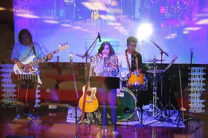 thandarwin01's tweet photo. Fund raising concert and food fair was held in Washington D.C, USA to help IDPs from Thantlang and ZFU/PDF Zoland. Famous Singer MieMieWinPe joined and many people came to support.
#WarCrimesOfJunta
#Dec13Coup 
#WhatsHappeningInMyanmar https://t.co/5l2zLRNGVU