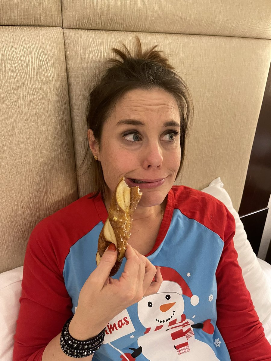 nikkideloach's tweet photo. What happens to @imthesmash when @Kimwilliamspais gets mad at her. #SisterSwap https://t.co/XGbJHkPr2y