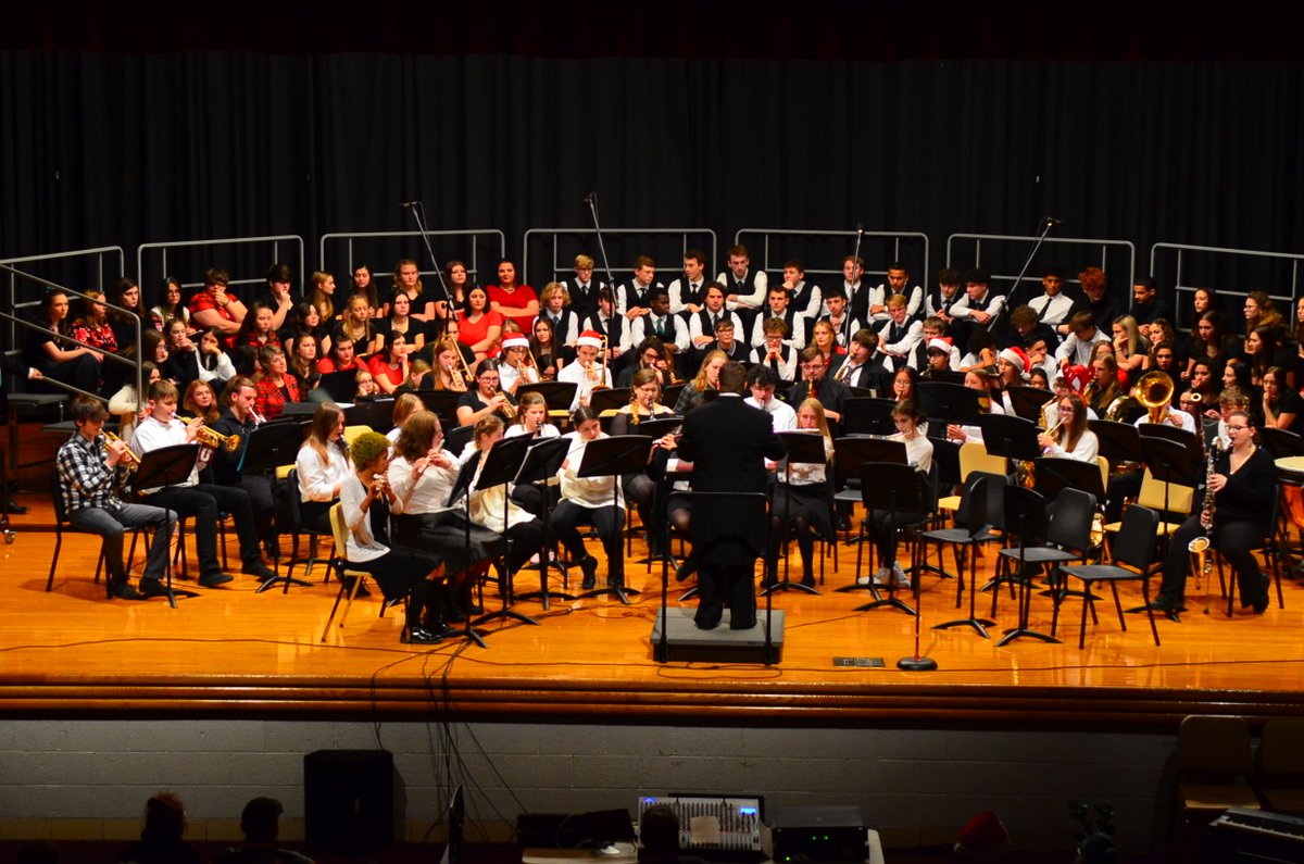 UrbanaYES's tweet photo. Pics from the @UrbanaHS_OH Band &amp; Choir Concert 12-12-21.  More photos on @UrbanaYES Facebook page. https://t.co/OJyhaCz4Tj