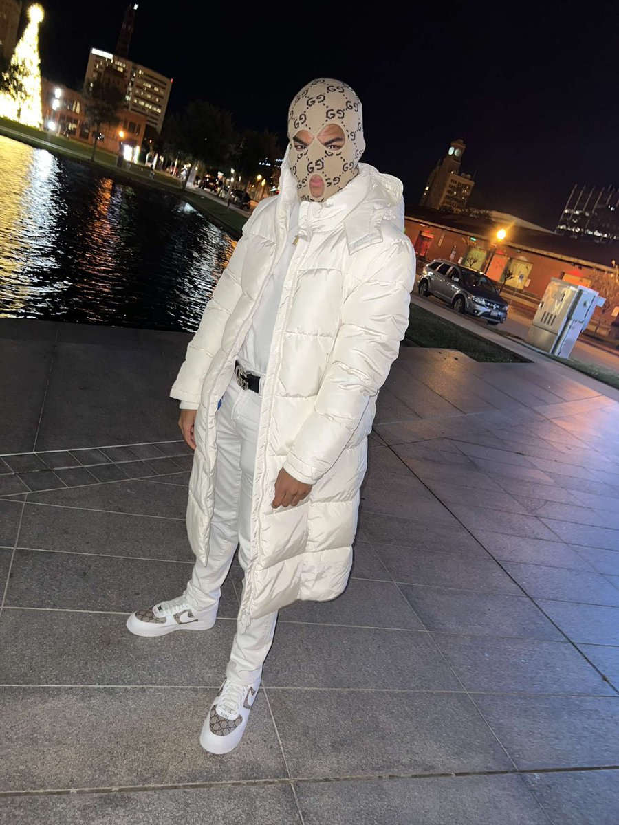 Lancebryan16's tweet photo. All white when I’m feelin’ godly 💪🏽. https://t.co/5sNmHYHSb5