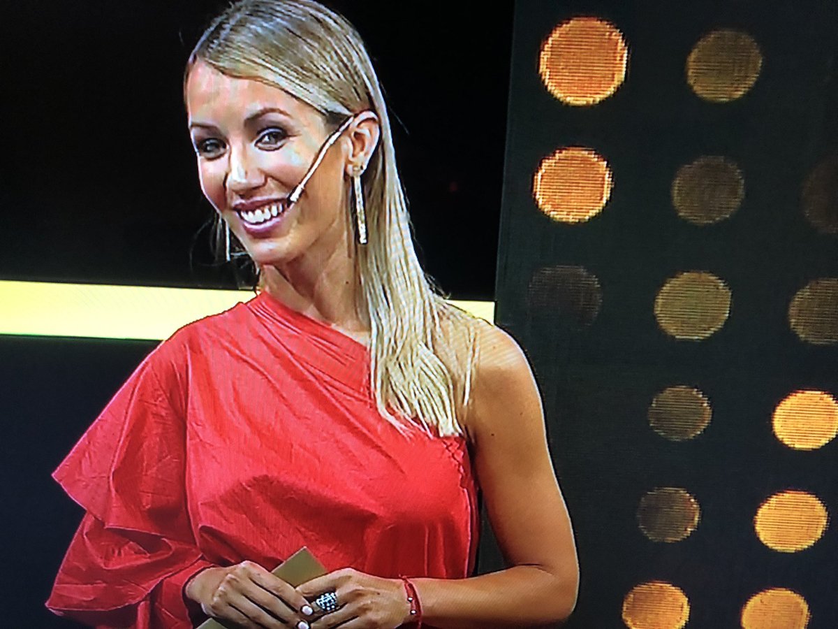 VoyeurNudista's tweet photo. Andy Vila really hot in red dress!!
#AndyVila https://t.co/Sm6fK4Jhua
