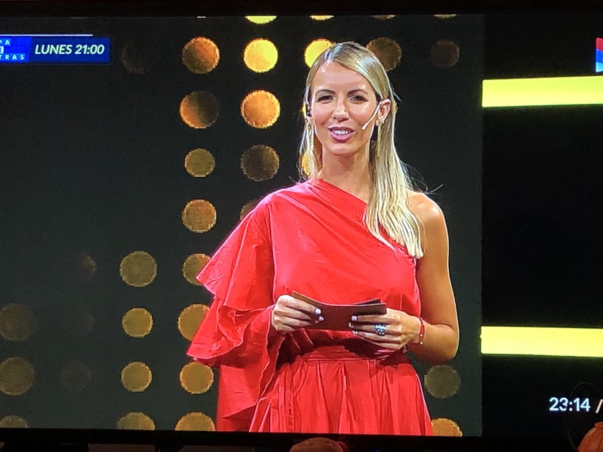 VoyeurNudista's tweet photo. Andy Vila really hot in red dress!!
#AndyVila https://t.co/Sm6fK4Jhua