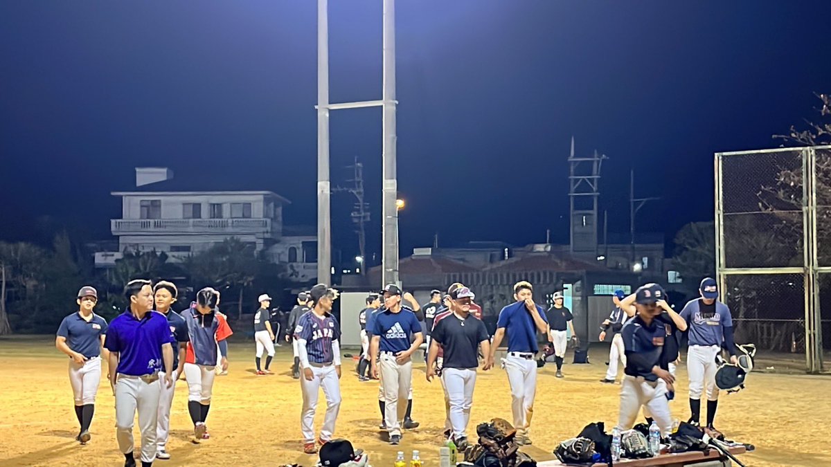 chasers_098's tweet photo. 2021.12.11
対　日経　👾Lose👾
対　ちぶるーず　🤝draw🤝
守備力・打撃力UPを目指していきたいと思います💪💪
日経さん、ちぶるーずさん試合ありがとうございました。またお願いします！ https://t.co/j50cfiTJQc