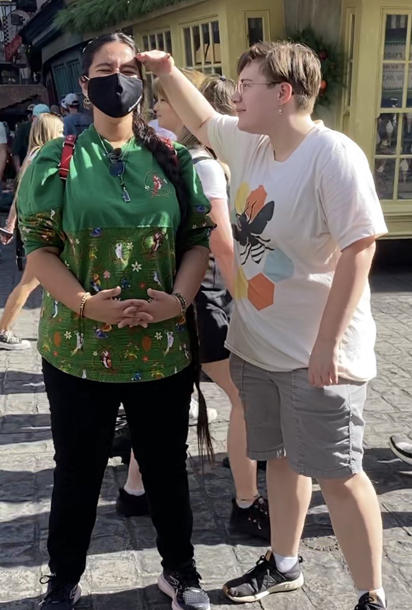 motherglades's tweet photo. I got height ratio’d today. Very fun. #universalstudios #meetup #loopsmp https://t.co/byXY1zseK3