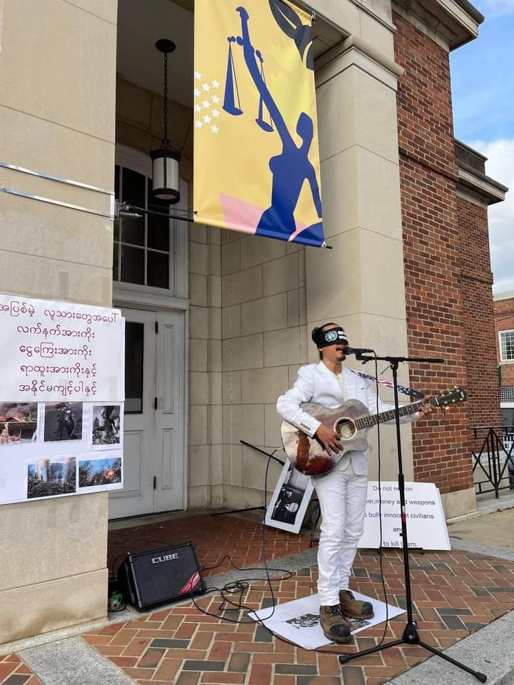 Phu_twt_mm's tweet photo. Solo protest of singer Htet Aung Shine,in front of the court in University Campus,ChapelHay, North Carolina State,United State of America every Saturday– @UN to take effective action w/o neglecting to unlawful killings &amp; #WarCrimesOfJunta.
#Dec13Coup 
#WhatsHappeningInMyanmar https://t.co/oEfJ6kFETw