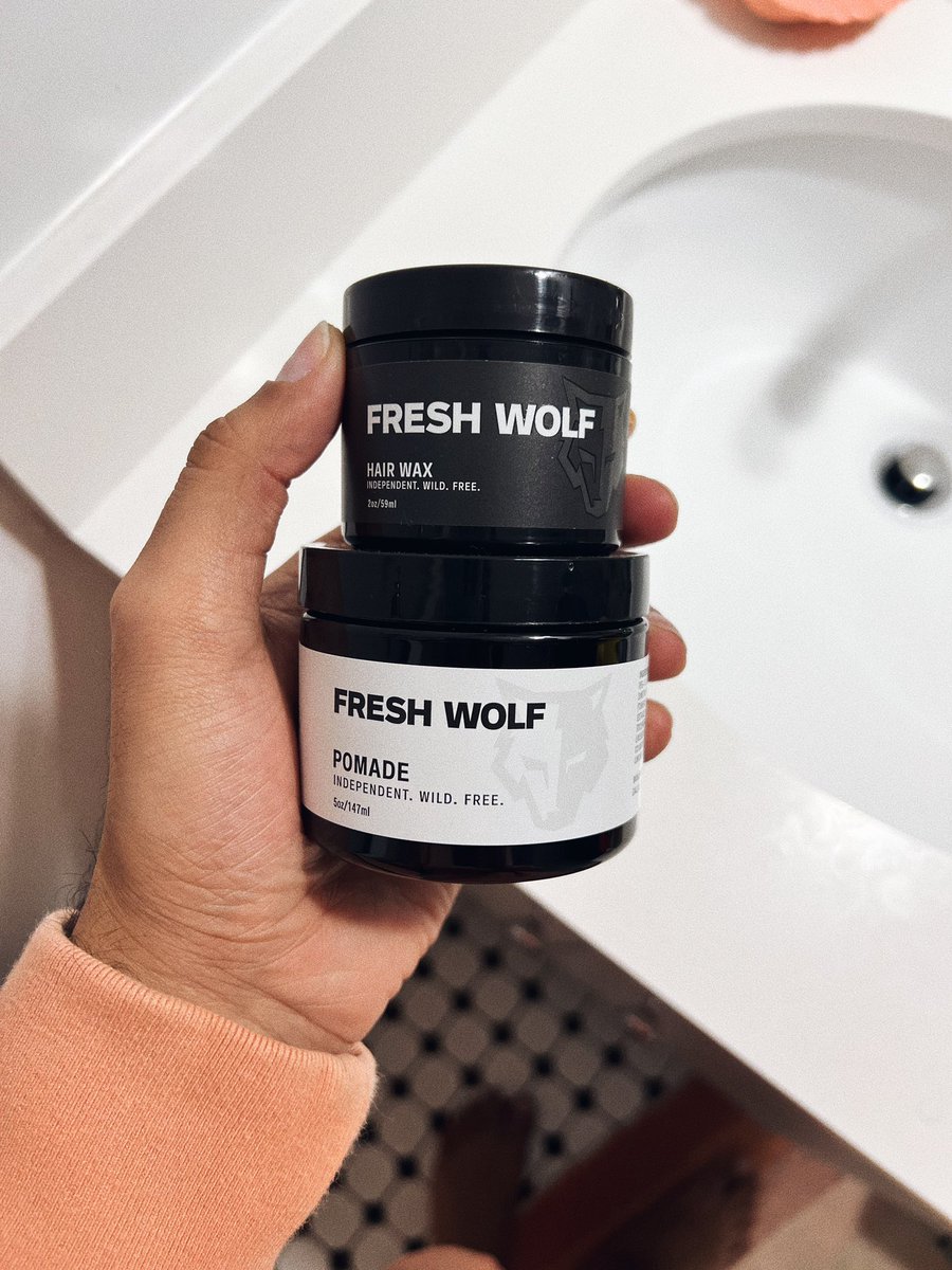 jonnybeec's tweet photo. hereโs a secret i kept from yโall from my trip in salt lake city on thanksgiving. Jack THEE Barlow personally gave me #FreshWolf products!! #RHOSLC https://t.co/CnuoYYgMym