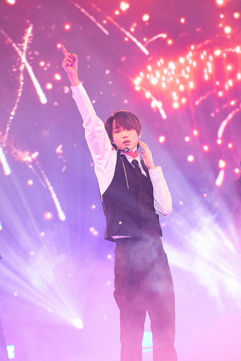 CANDYTAFFYYY's tweet photo. #KAI: จากที่ตั้งใจเตรียมงาน ตอนแรกกังวลและตื่นเต้นว่าโชว์จะออกสำเร็จยังไง แต่ตอนนี้รู้สึกภูมิใจมากเพราะได้ ‘ภาพยนตร์’ เท่ๆออกมาครับ อยากให้โชว์ครั้งนี้เป็นของขวัญแก่แฟนๆทุกคน เหมือนกับที่ผมรู้สึกเหมือนได้รับของขวัญ ขอขอบคุณที่อยู่ด้วยกันจากใจ แล้วผมจะมาหาด้วยโชว์เท่ๆอีกครับ https://t.co/DVtGoQeXPi
