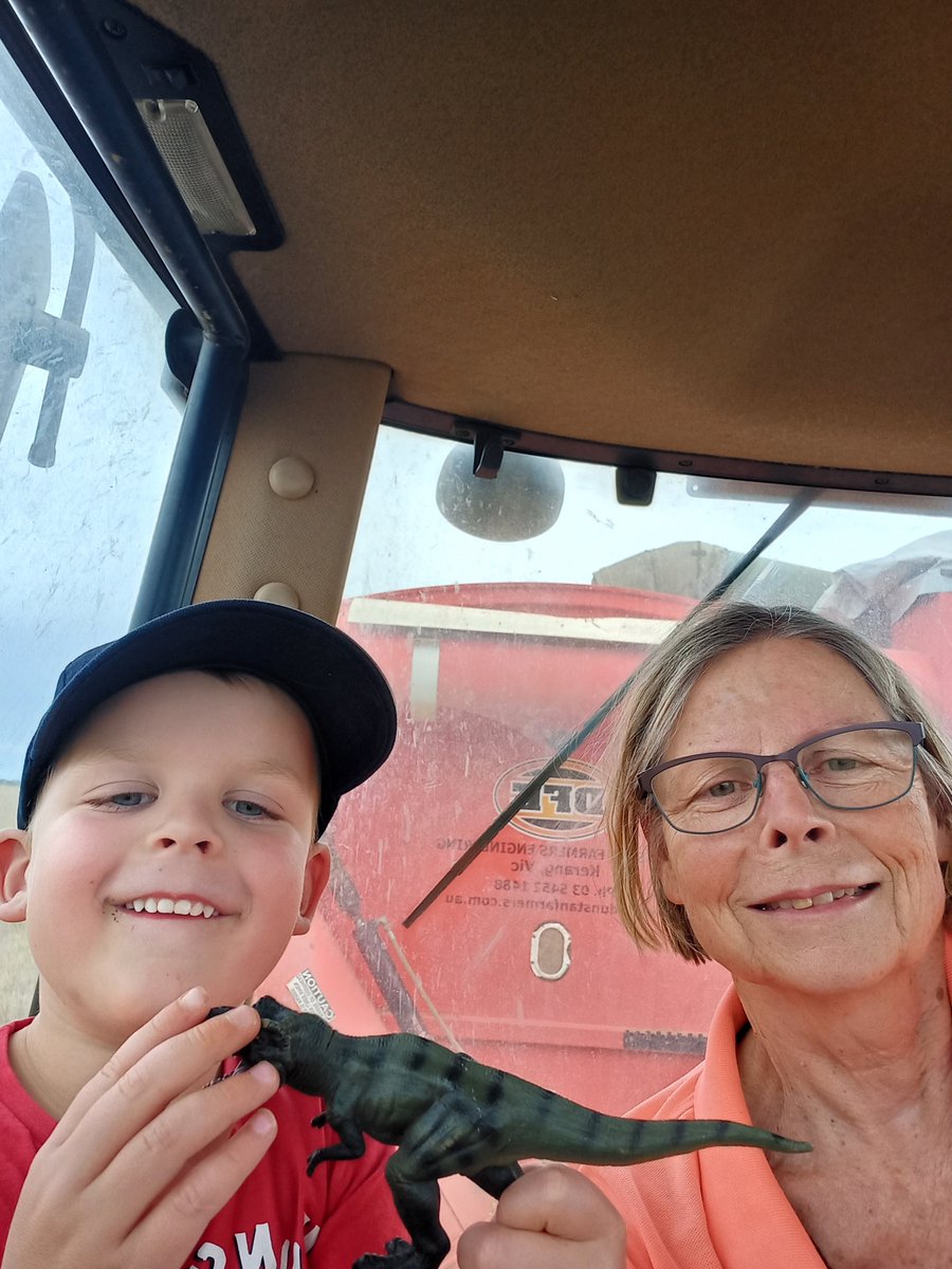 Teaching the next generation (&amp; dinosaur) about harvest #womeninharvestcomp