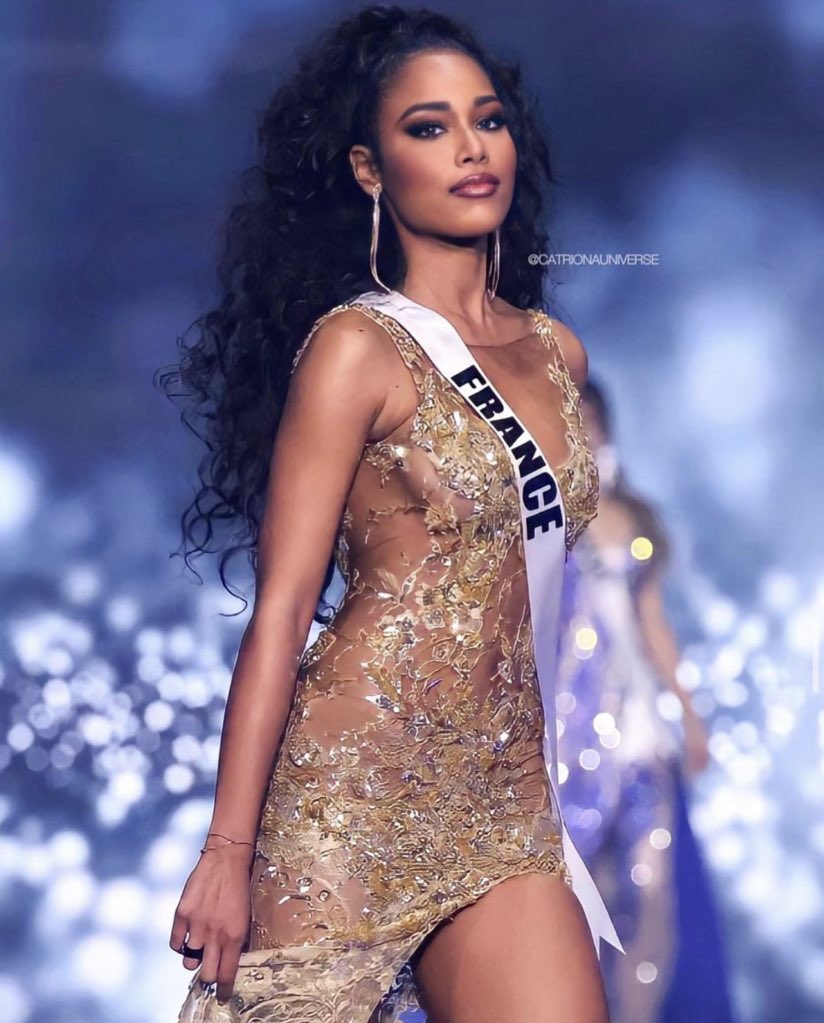Goldenangel500's tweet photo. WOW! Womens with Curly hair HITS different! Orgullosa de mi pelo africano 🥰 https://t.co/WinvT90HCx