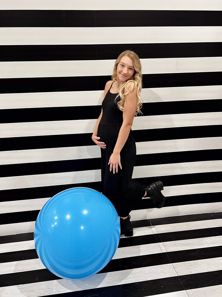 kailey_blanton's tweet photo. Surprise if you don’t know yet🥰
Baby B due April 2022💙 https://t.co/pB4uhuvqsK