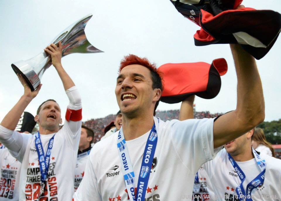 NACHO SCOCCO SE RETIRA DEL FÚTBOL. 

No tengo palabras. En dos semanas me mataron. Dos de los últimos ídolos de esta última generación.

Gracias por tanto, Bicampeon!❤️🖤