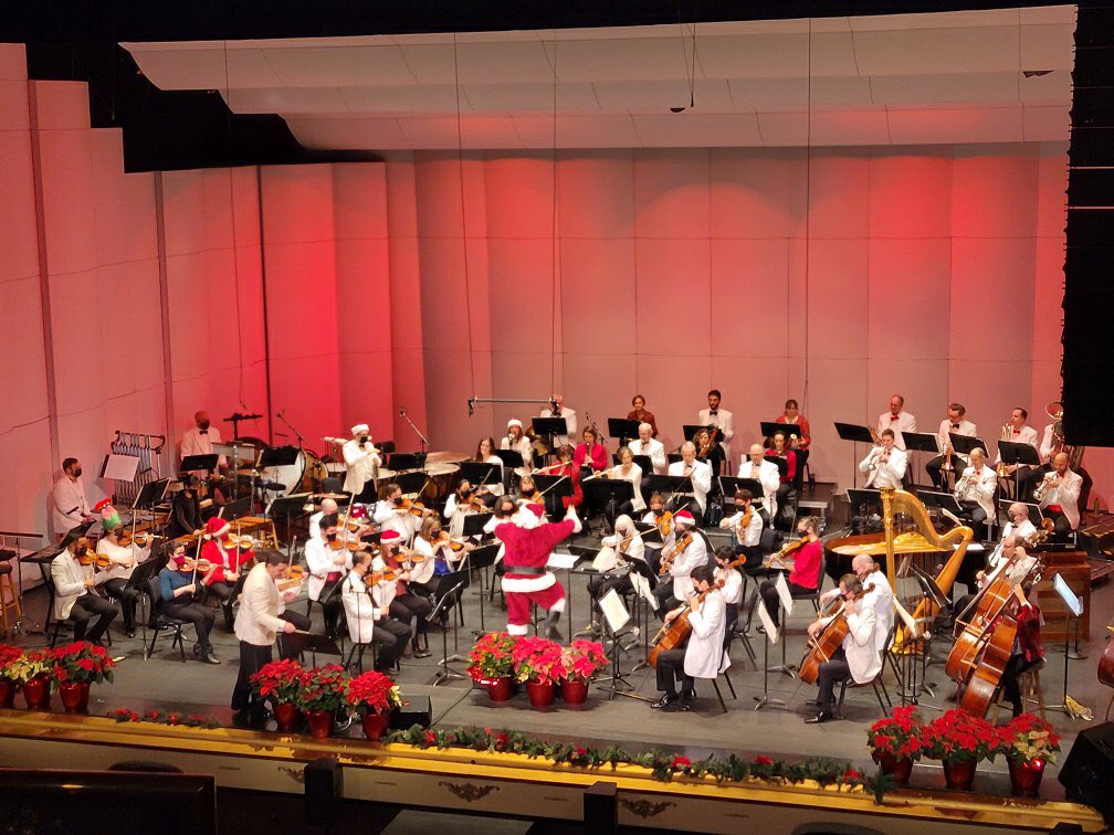 <a href="/ChrisReiche/">Christopher Reiche Boucher</a> <a href="/oloughlinmusic/">Sean O'Loughlin</a> <a href="/VicSymphony/">Victoria Symphony</a> <a href="/vsmusicians/">Musicians of the Victoria Symphony</a> Fabulous evening at the Pops, Santa certainly had all the moves! <a href="/VicSymphony/">Victoria Symphony</a> #yyjarts 🎄