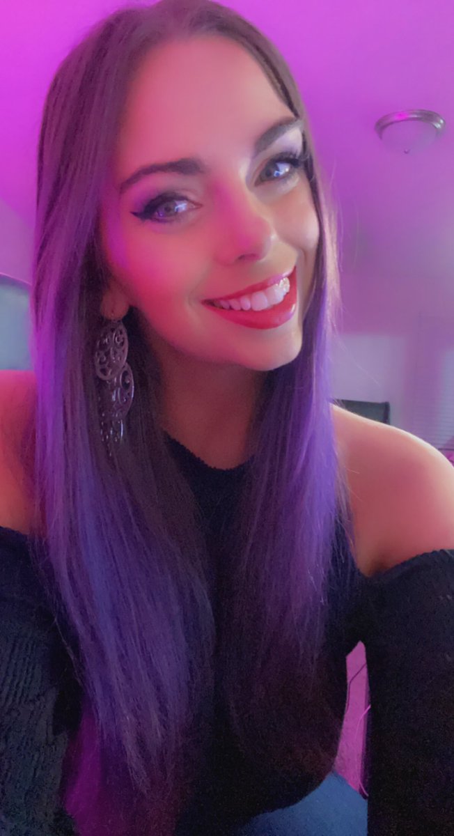 Doing something a little different tonight 🤫🤰🏻