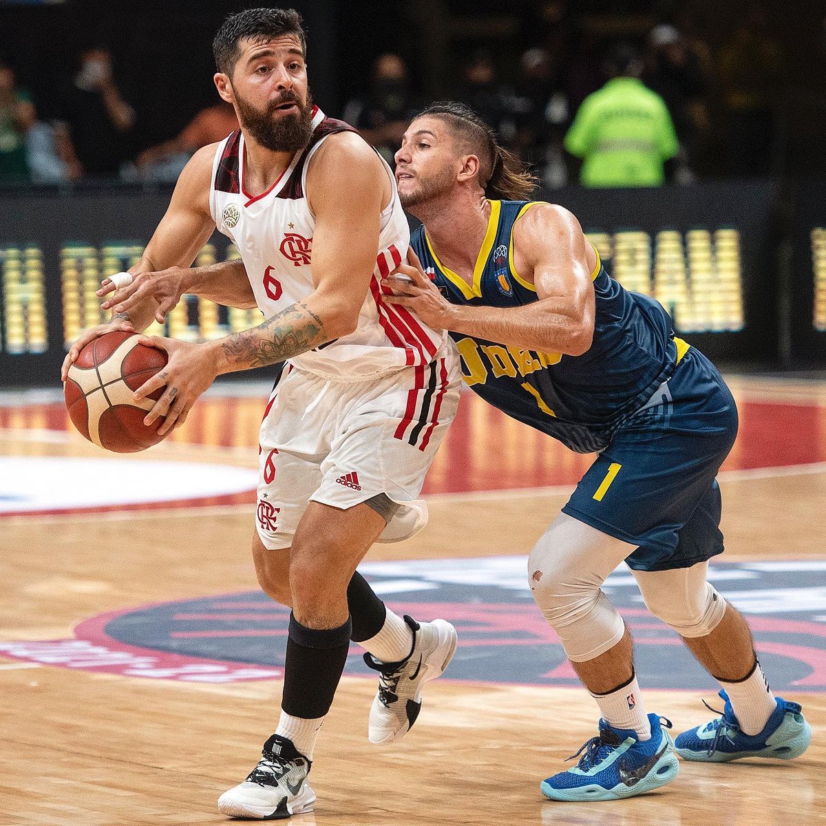 delmirojunior's tweet photo. 🏀 Comemoração do @JPBatista13 

@TimeFlamengo 85x68 @udeconcepcion no Maracanãzinho, Champions League Américas de basquete. 

📷 @delmirojunior

#flabasquete #flamengo #olivinha #udec #maracanãzinho #riodejaneiro #brasil #imprensa #press #photo #basquete #basket #jpbatista https://t.co/vJau3zbBcW