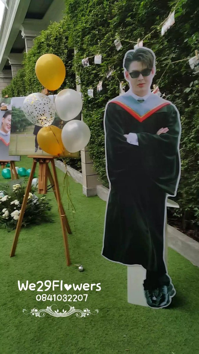 Thank you na kha N'Krina for being the representative to pick up the money flower wall na kha💗
And thank you #ChineseTrigon for giving us the opportunity to make this gift for N' Saint Suppapong in this time na kha🙏💗
#มาม๊าครับเซ้นต์จบแล้วนะ
#CongratstoSaintSup 
#Saint_sup