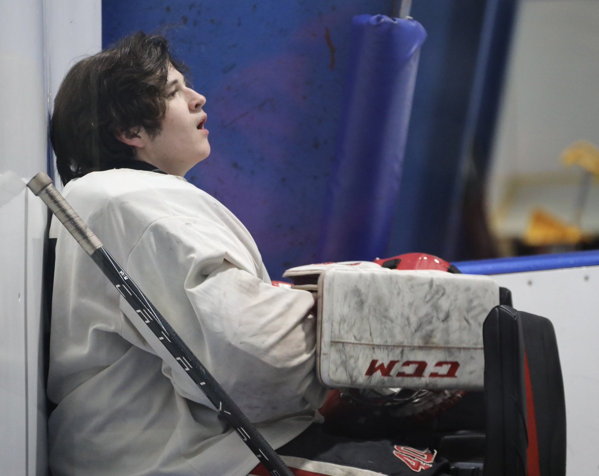 MoonHockey's tweet image. #QuickBreak #Water #TeamMeeting #GamePlan #GoTigersGo 🐅