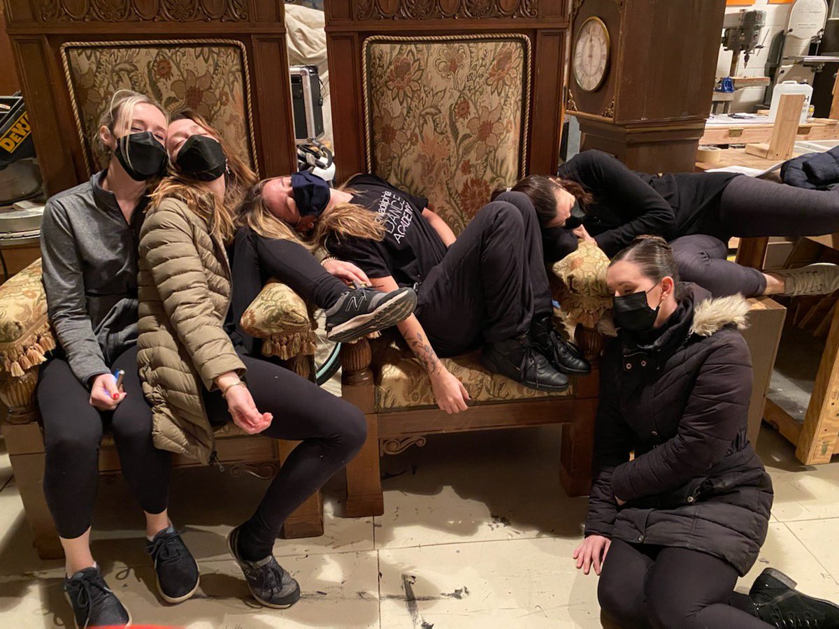 phdanceacademy's tweet photo. Current mood! 😴😴😴 That’s a wrap for #PDANutcracker2021! We are beyond proud of all the dancers on an amazing show! We are beyond grateful to have performed for a live audience! ❤️❤️❤️ #PDA #PYB #PDAKeepsDancing #ballet #thronepic
🎄🍭🩰🌺🧚‍♀️🌟🐭 https://t.co/fTMIejqVnM