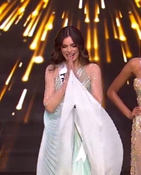 LeguizamonMarta's tweet photo. ¡Orgullo nacional!🇵🇾👑Reina..👑 #NadiaFerreira logró un histórico lugar en el #MissUniverse, al coronarse como Primera Princesa en el certamen.
Es la primera vez que una paraguaya llega a tan alto puesto. #Soslomaximo #Gracias... https://t.co/G0lSHwDsoS