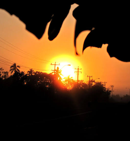 arbaazak07's tweet photo. #MondayMotivation 
A positive mindset brings positive things 🌄🌅
#mondaythoughts https://t.co/PqySbabgpA