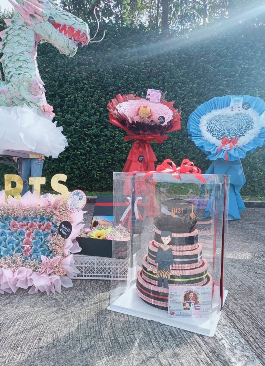 The second gift arrived 🎓🎉
Thank you so much for the project  ❤️
<a href="/ming_ec/">Ming'Er Ecuador</a> 
<a href="/mariesanxxi1/">𝙈𝙖𝙧𝙞𝙚ᡣ𐭩𝙎𝙖𝙞𝙣𝙩🪻🫧</a> 
<a href="/Kaida_laly/">Kaida 🌶️🔥🌶️</a> 
<a href="/SaintEkaForever/">εҡα🍉ѕυρ🎬</a> 
@alwaysaintmixx 
<a href="/iSAINTSUPREMACY/">PERTHSAINTISTA HASTA LA MUERTE</a> 
A big hug to @VoteSaint_sup  for helping us 🥰
Saint graduation Day
#มาม๊าครับเซ้นต์จบแล้วนะ