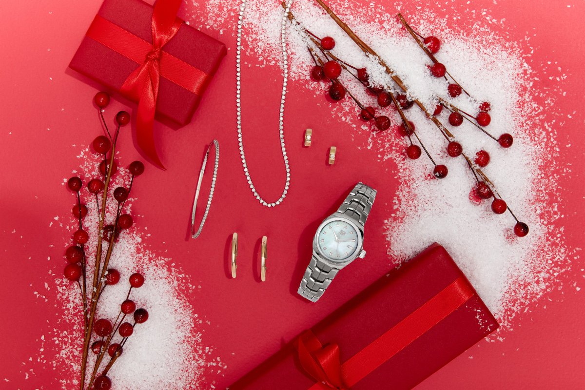 benbridgejwlr's tweet photo. Holiday gifts from the heart. Given today, worn for a lifetime. #ForLifeBenBridge #BenBridge #YourPersonalJeweler💜 #HappyHolidays #diamond #diamondrings #🎁 #giftguides #2021Holidays https://t.co/AtmQsbg4Sg