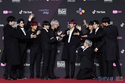 BaeJinBrasil's tweet photo. [#INFO] 13.12.21 - De acordo com a empresa TNMS, o melhor 1 minuto de audiência no MAMA 2021 foi durante a apresentação de 'Beautiful (Part III)' do Wanna One!✨

🔗 https://t.co/lHUx27h5Ow  

©KoreanUpdates
#BAEJINYOUNG #CIX #씨아이엑스 #배진영 #JINYOUNG #워너원 #WannOne https://t.co/4PyrX96OBR