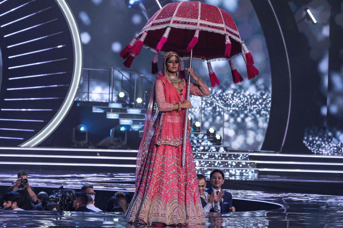 timesofindia's tweet photo. India's #HarnaazSandhu crowned #MissUniverse2021 

The other two top honours went to Miss Paraguay 2021 Nadia Ferreira, who was declared first runner-up, followed by (country) 2021 Lalela Mswane, who was adjudged second runner-up.
 https://t.co/wbPVHpDc28 https://t.co/72eNRUaqeM
