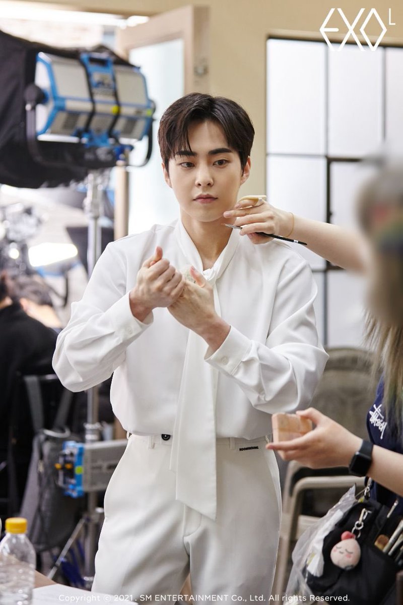 hourlyEXO's tweet photo. [@weareoneEXO #XIUMIN] https://t.co/1X3ySyFcRD