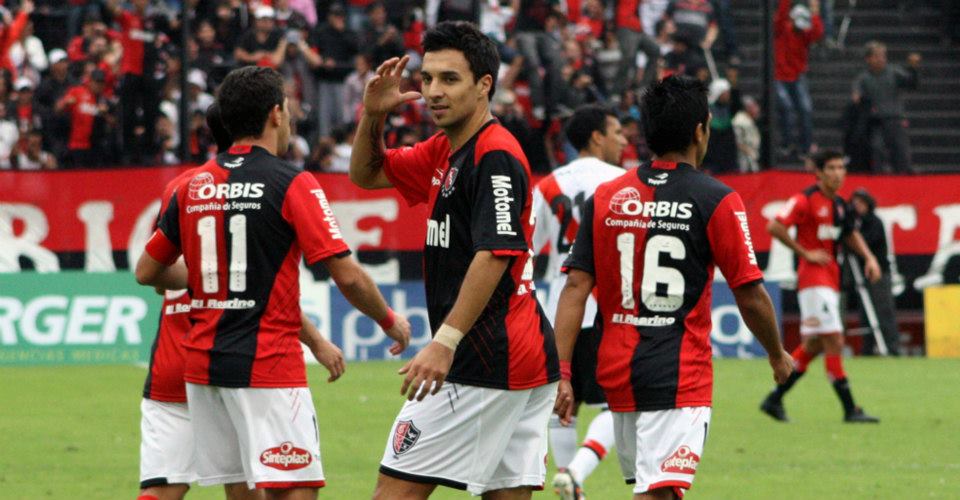 Volviste poniendo guita de tu bolsillo en el peor momento futbolístico y en los últimos momentos de tu carrera dejaste la comodidad para meterte en este quilombo. Vos estás loco y enfermo de lepra toda la vida, <a href="/NachoScocco32ok/">Nacho Scocco</a>.