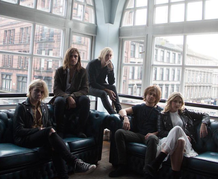 TheLynchLive's tweet photo. 🎧 "R5 play list.." 🎶📻

Ya está disponible "Soy" de Mar Rinaldi #SOY  #NuevoAlbum #MarMusica 

Hermoso tema que tuvimos el placer de escuchar en vivo el uno de nuestros conciertos y que nos dejó a todos bailando @martroficial No te lo podes perder! https://t.co/FfqQk2cqsS
