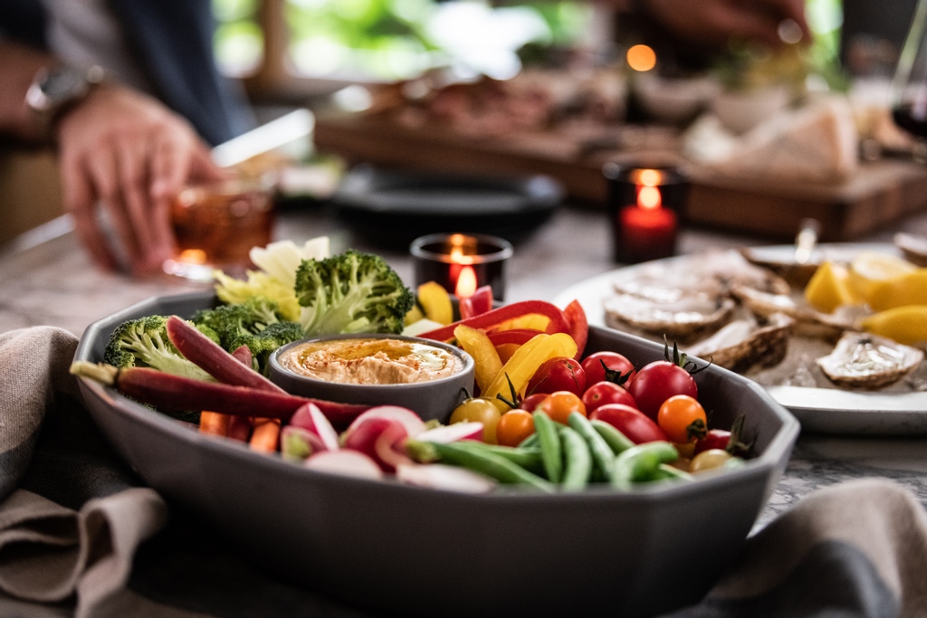 thebrightangle's tweet image. We are so excited to announce the launch of an exclusive gift box with Bespoke Post! We designed a custom platter that pairs with our salt cellar and a kitchen towel to make the perfect set for serving. 

bespokepost.com/box/plated