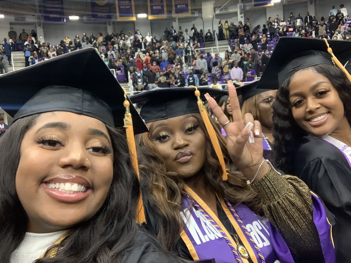 queeeenZ_'s tweet photo. Update!!! Soooo yeah ya girl failed EXIT the 2nd time and wasn’t going to be able to graduate until May 2022 butttttttt God be showing out!!!!!!! BIGGGGGGG BSN!!!!! Don’t play widddddd it 💜😭🍾 https://t.co/xGIAMrfCvO