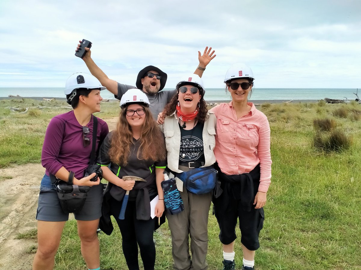 PelagicSooze's tweet photo. Nice to be out in the beautiful Wairarapa with @hillman_jess @gnsscience and summer students Holly &amp; Jasmine from @WellingtonUni. New sites coming soon to https://t.co/fkH0JNEyfn! #outreach #geology https://t.co/6L06SLmAlF
