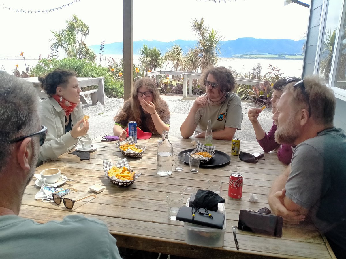 PelagicSooze's tweet photo. Nice to be out in the beautiful Wairarapa with @hillman_jess @gnsscience and summer students Holly &amp; Jasmine from @WellingtonUni. New sites coming soon to https://t.co/fkH0JNEyfn! #outreach #geology https://t.co/6L06SLmAlF