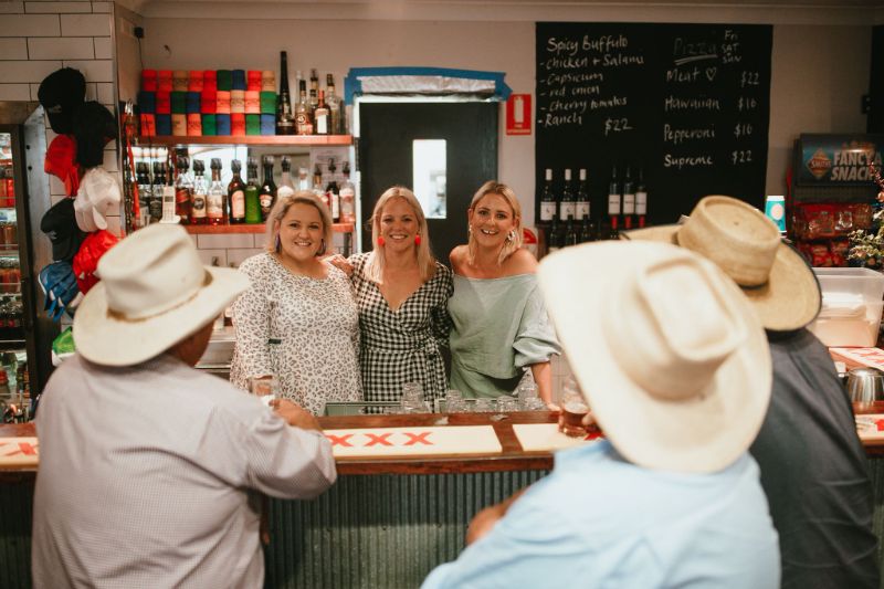backpackerjob's tweet photo. 2 x hospitality all rounders starting early jan at Nevertire Hotel (Nevertire, New South Wales) https://t.co/apInveKZqm #BackpackerJobBoard https://t.co/Mg8VNgDghv