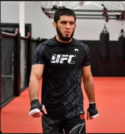 Why some people religiously compares and push the fight Oliveira vs retired Khabib when Makhachev is here? Paul Felder, the last man to beat Charles Oliveira, retired when it was his time to fight Islam Makhachev. #ifyouknowyouknow https://t.co/VNmRIu5gb4